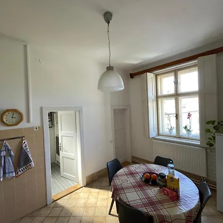 Retro House In Wider Center *